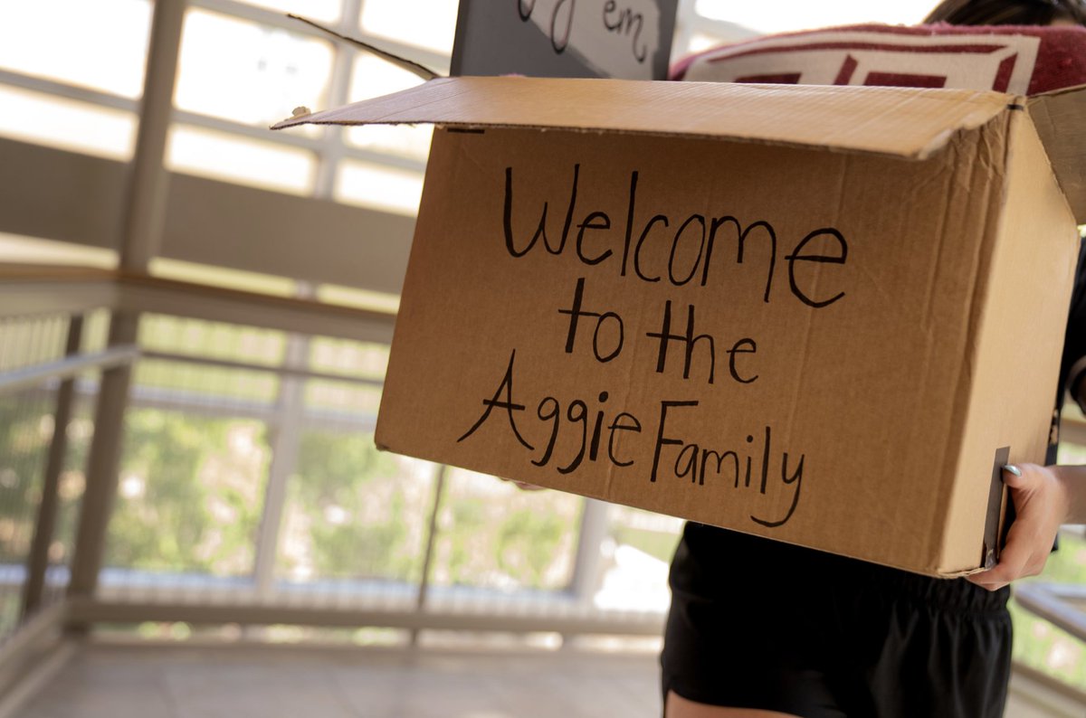 TAMU's tweet photo. A new semester means new students joining our Aggie Family! 👍

Join us in extending a big "Howdy" to our newest Ags attending their New Student Conferences this week! #TAMUnsc https://t.co/OJmpvnBoLA