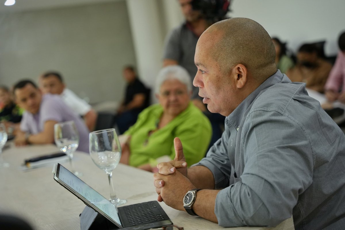 ErnestoOrozcoD's tweet photo. En Consejo de Seguridad ampliado, estudiamos la situación que vive Valledupar y los diferentes municipios del Cesar, estableciendo nuevas medidas para enfrentar el delito, desde las acciones preventivas. https://t.co/86AiJJE2qp