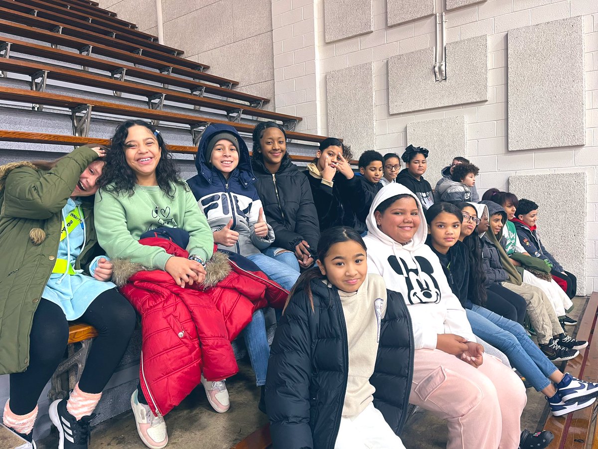 Mrs. Undercuffler tweet media