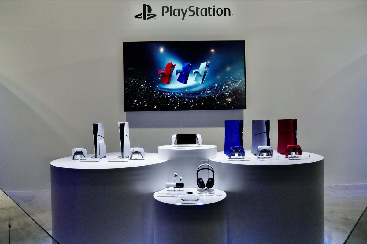 [情報] CES2024 PS5 slim 主機外殼與手把 三色