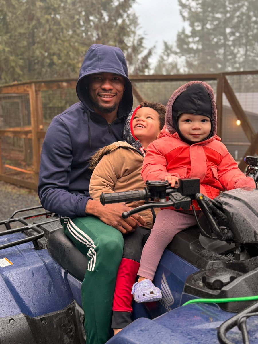 powellalvas's tweet photo. Outside with my kids 🥰❤️ https://t.co/vqmzwGRsY1