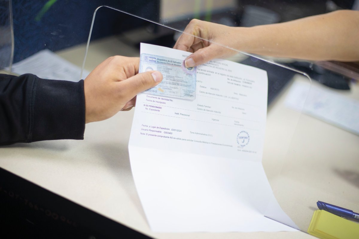 isss_gob_sv's tweet photo. En nuestra oficina central administrativa puedes realizar tus trámites de aseguramiento, subsidios, pensiones y auxilio de sepelio.

🕗El horario de atención es: lunes a viernes de 7:00 a.m. a 4:00 p.m.

☎️ Para más información llama al 1⃣2⃣7⃣. https://t.co/OpnlX9iZNa