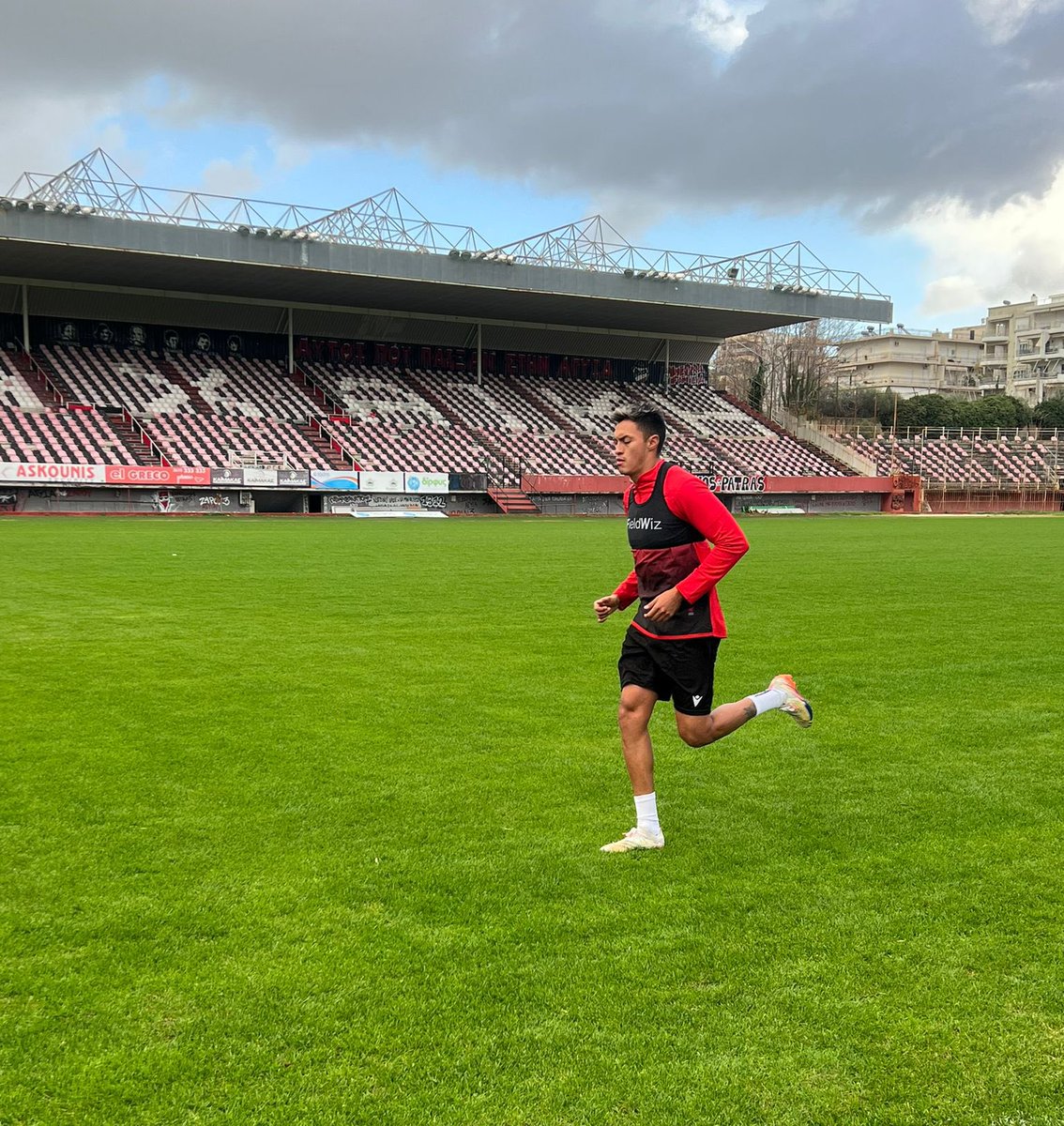 daniel_zam14's tweet photo. Muy feliz por esta nueva etapa en mi carrera y por cumplir un sueño de jugar en Europa, estoy seguro que solo es el comienzo , vamos @Panachaiki1891 🔴⚫️ https://t.co/DjKfcQaYWl