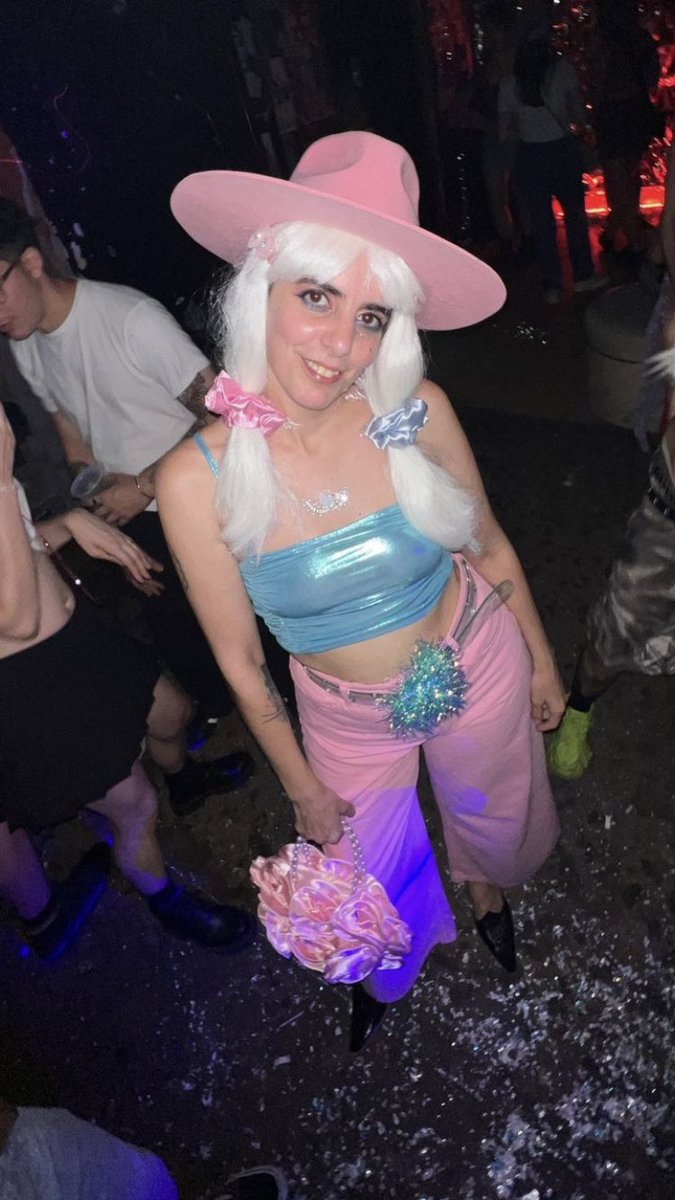 danielacenizo's tweet photo. Cuando fui @ladygaga en el 2023 https://t.co/6NOSReEpAO