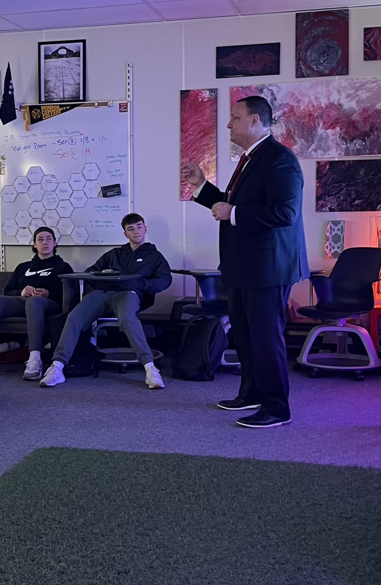 mellicott's tweet photo. Thank you to Mr Dale for visiting our Intro to Teaching class today. What a remarkable journey he has had through his impressive career. ‘It’s all about the connection with the kids’ was the very clear &amp; powerful message today. Thanks for the advice &amp; stories you shared #legend https://t.co/CH71hUZnjh