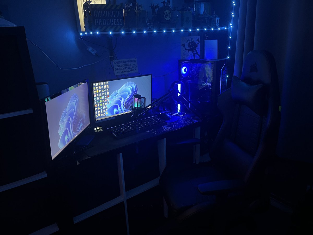 BlueBug89's tweet image. My oldest turned 14 today and got a new gaming chair, new monitor and a stream deck mini. New mic he got for Xmas. He’s on happy gaming, coding teenager! 🥰 and this is his setup. He mainly does coding 🤣#teenager #autism #corsairgamingchair #MSIGaming #streamdeck #coder