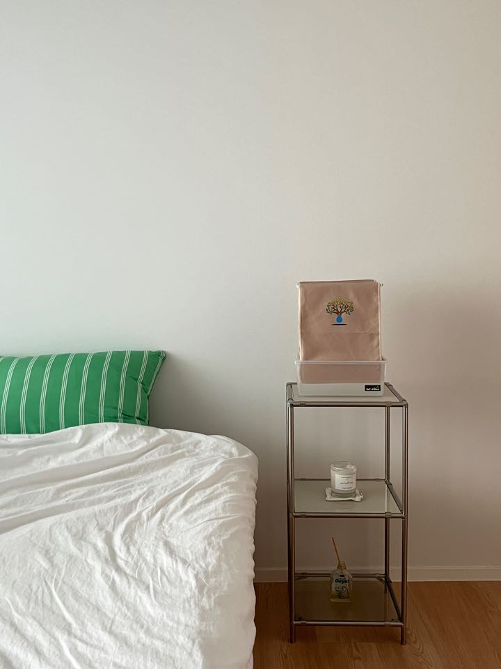 가까이 놓인 천가습기는 2-3미터 밖에 놓아야 하는 전기가습기보다 훨씬 사용자에게 도움이 됩니다.
가장 전통적이고 도움이되는 편리한 천가습기를 만나보세요~^^