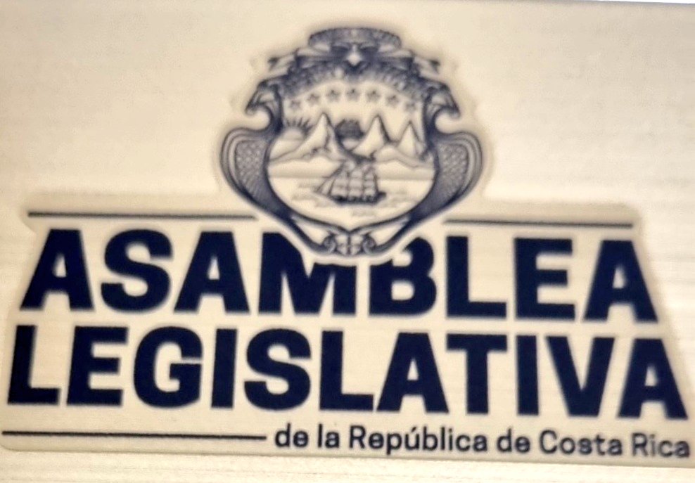 Ha quedado claro que la Ley de Empleo Público es un bodrio, ahora la misma Contralora debe devolver plata que se le ha pagado de más.  Muy callada la barra de sol.