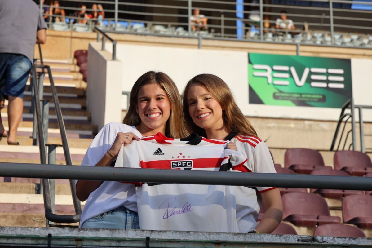 SaoPauloFC's tweet photo. 🏟️ A #TorcidaQueConduz já chegou na Arena Fonte Luminosa!

#MadeInCotia
#VamosSãoPaulo 🇾🇪 https://t.co/dYRV97151a