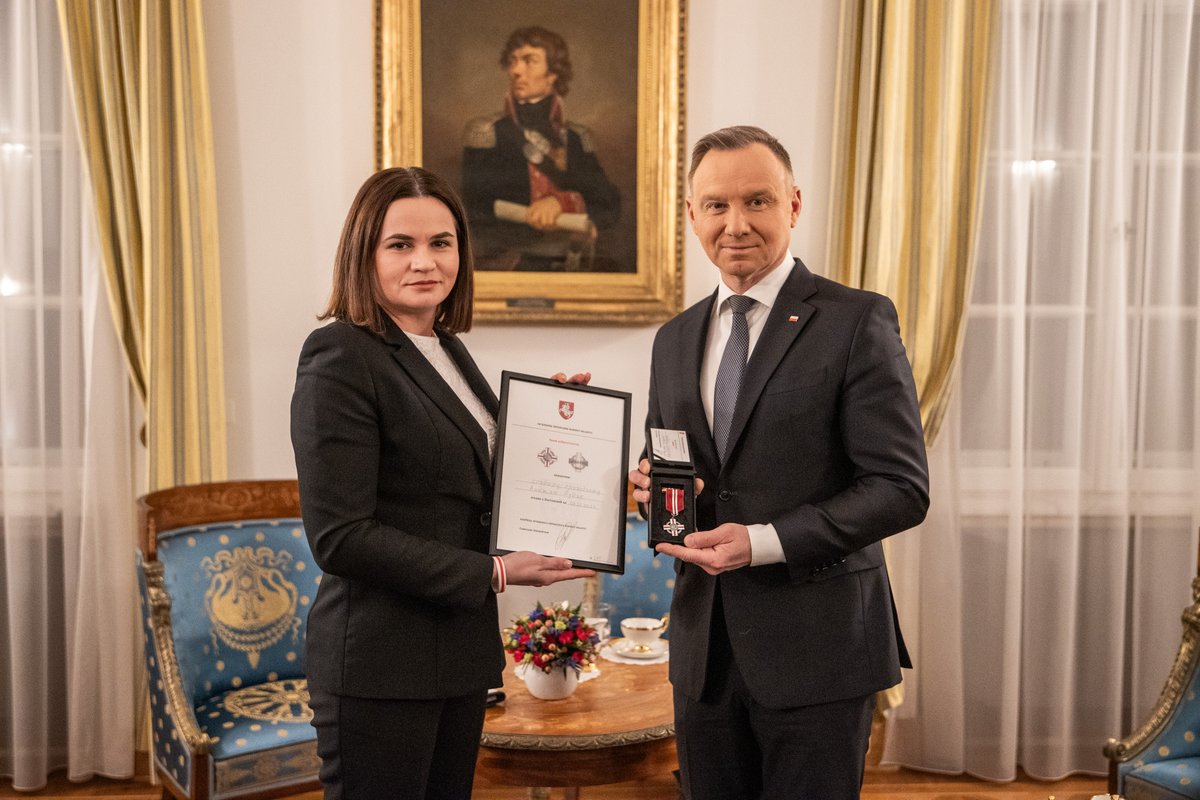 Tsihanouskaya's tweet photo. I am immensely thankful for the strong friendship that connects us with 🇵🇱 #Poland. Today, President @AndrzejDuda assured me of unwavering Polish support for the Belarusian democratic movement.

We discussed the situation in #Belarus & #Ukraine, strategies to confront Russia's aggressive policies towards Belarusians & our joint efforts in the @UN. 

Later tonight, we co-hosted a reception for Belarusian civil society in #Warsaw. 

On behalf of the Belarusian people, I had the honor of awarding President Duda with the Cross of Good Neighborhood.