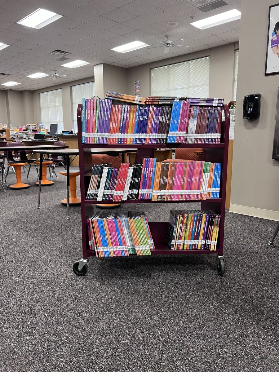 Kendall Library added 383 new books this week!!! Students are sure to find their just right book with this many options!