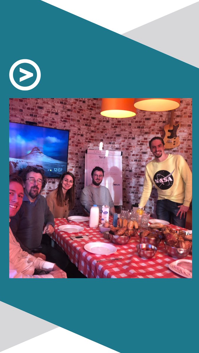 iamforwardmark1's tweet photo. 🥐 Nieuwjaarslunch op kantoor! 🥐

#alphenaandenrijn #onlinemarketingbureau https://t.co/LRL88DsTi2