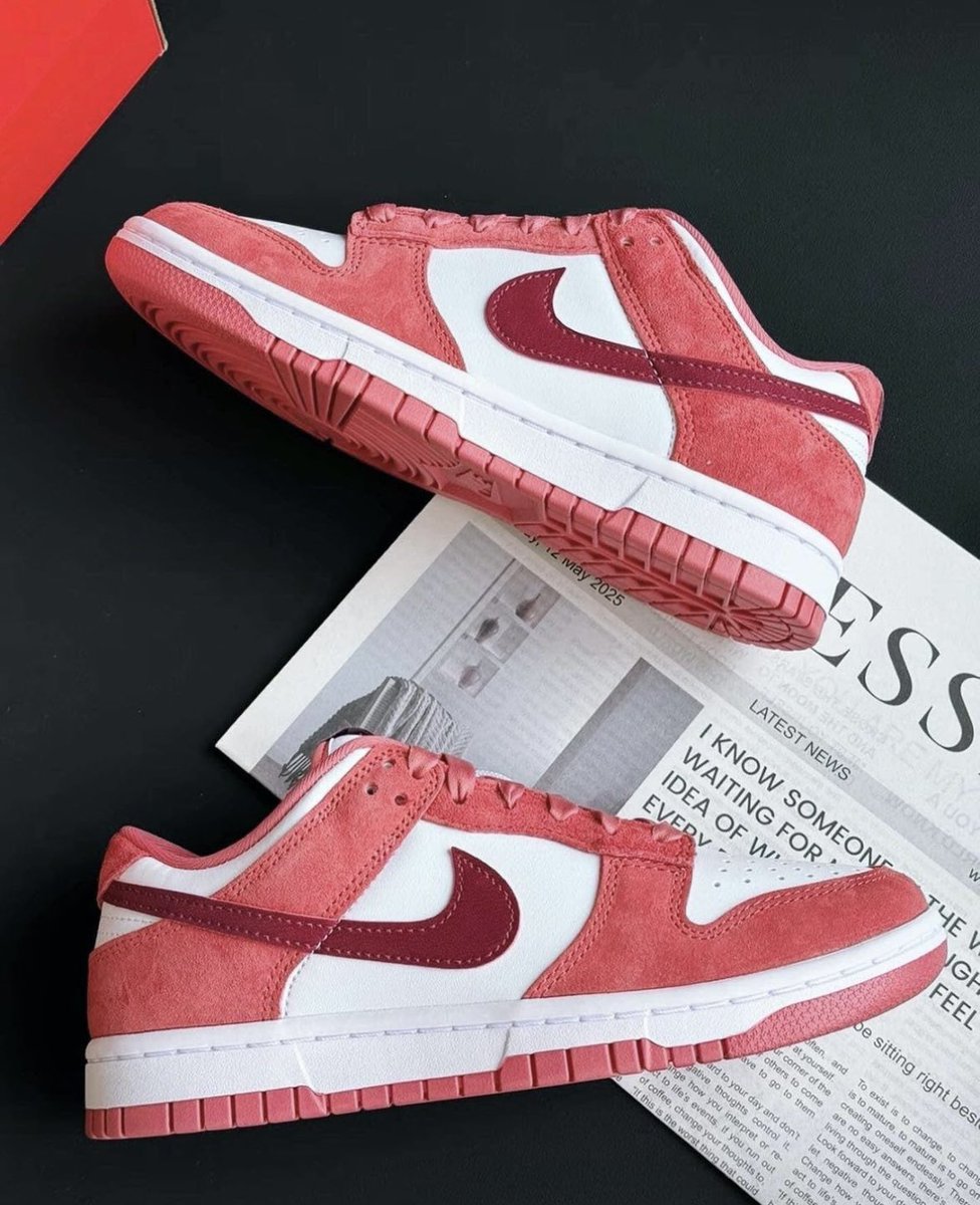 thesnkrsleaker's tweet photo. Women’s Dunk Low ‘Valentine’s Day’ releasing January 23 🌹 https://t.co/fNk7asrRed