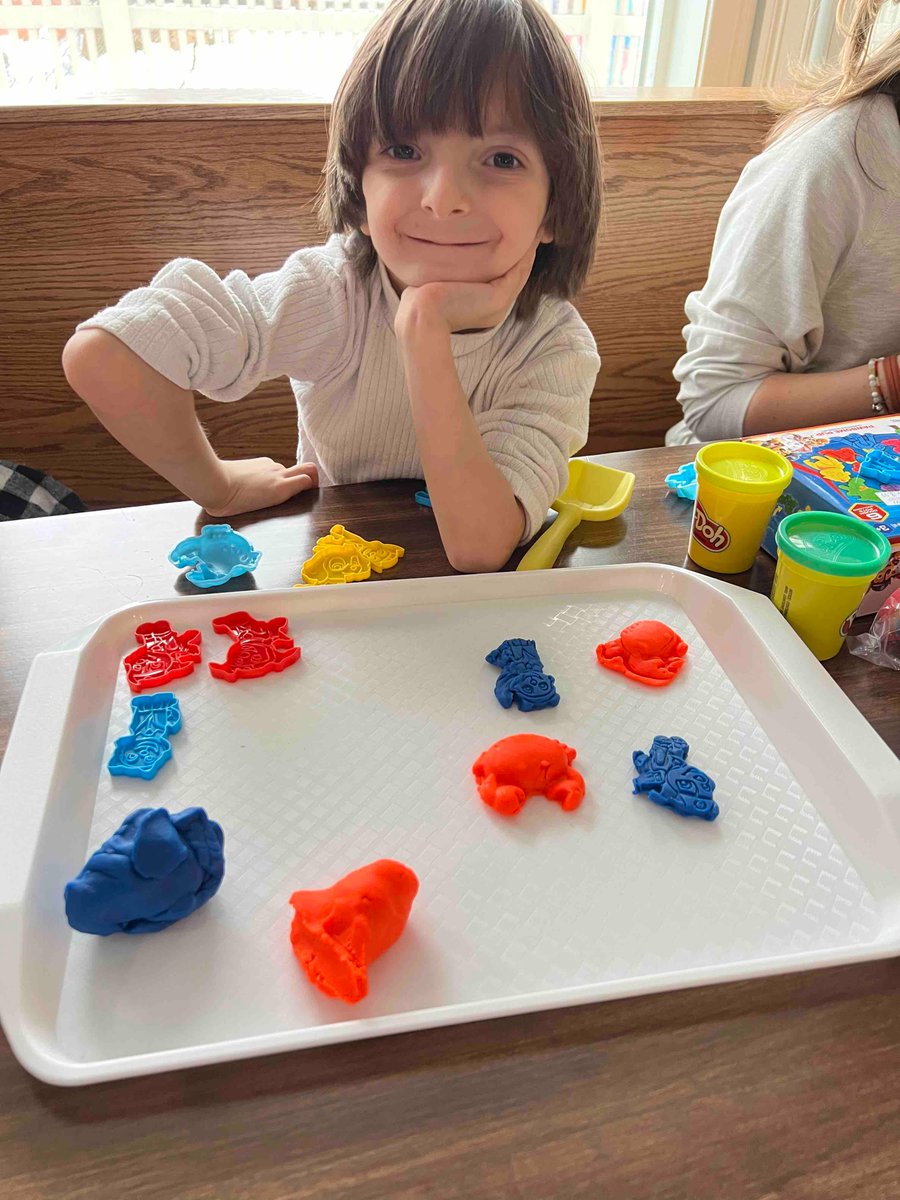rmhctma's tweet photo. Families in our Springfield House spent their snow day playing with Play-Doh! Everyone had fun bringing a little color to the day! 🌈 #KeepingFamiliesClose https://t.co/MDnyqVLtGW