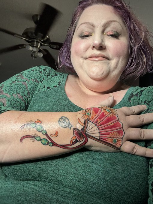 New tattoo 😻 https://t.co/hbDfA52Cr6