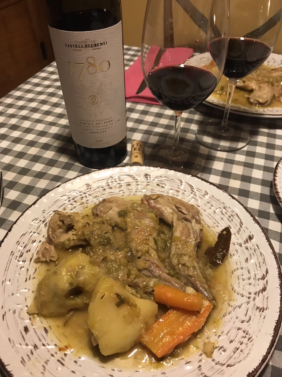 Conejo con puerros y ajos tiernos 
&amp;
Castell del Remei 1780 Collita 2018 de @CASTELLDELREMEI <a href="/DO_CostersSegre/">DO Costers del Segre</a> #vicatalà