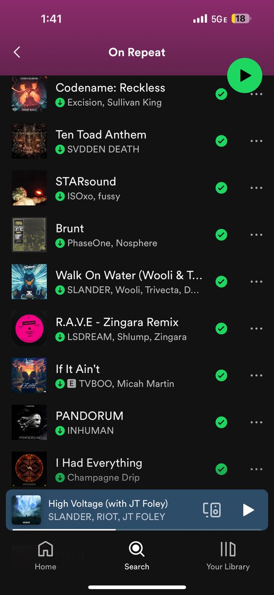 Vaultxx's tweet photo. Me vs my on repeat https://t.co/oJdBtjb9Dd