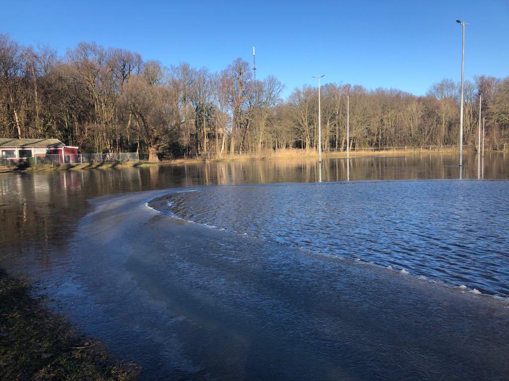 De schaatskoorts in de regio loopt op. Ook bij IJsclub #Oegstgeest staan we in de startblokken, maar het ijs is niet dik genoeg om open te gaan. De ijsbaan blijft deze dagen gesloten.