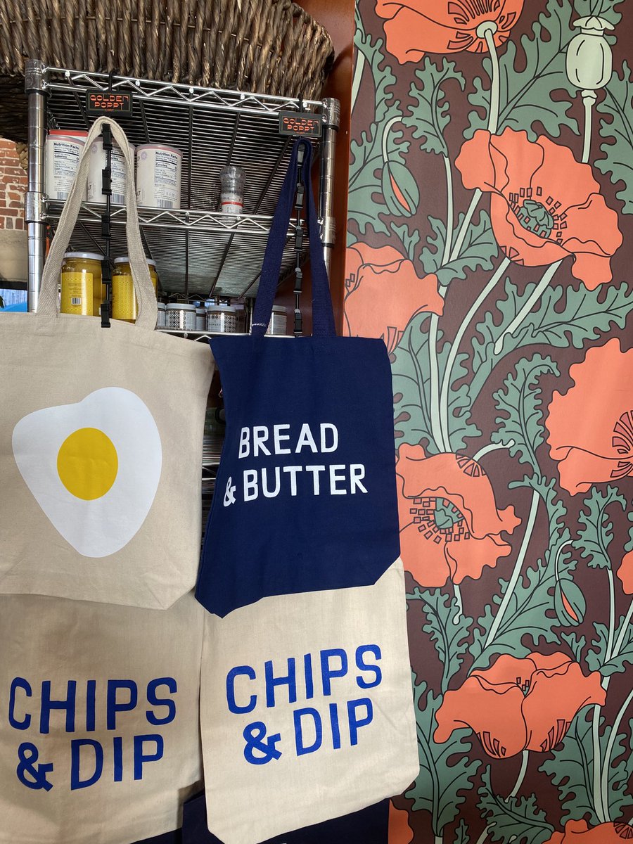 mustlovebread's tweet photo. #NEED the blue bag https://t.co/tEGak4wXJz