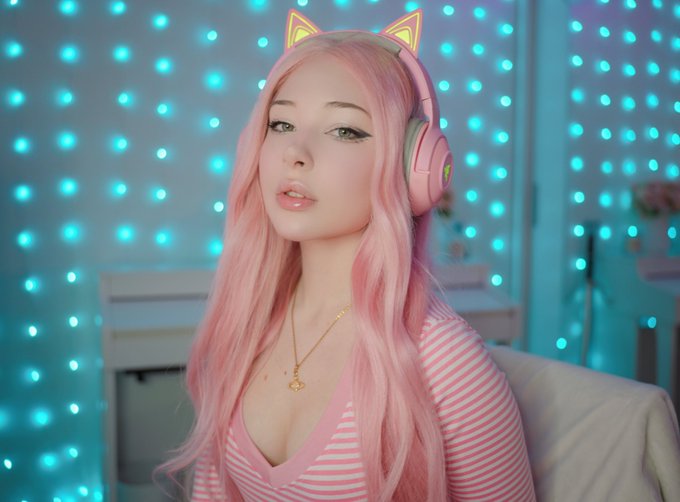 2 pic. After stream pics ? https://t.co/KpW1G7vCKa