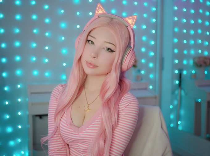 1 pic. After stream pics ? https://t.co/KpW1G7vCKa