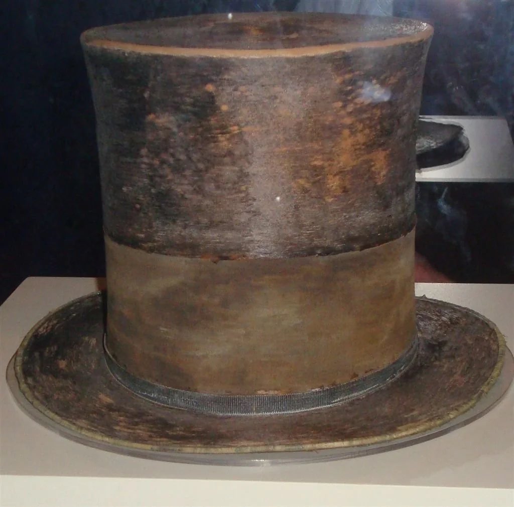 MorbidKnowledge's tweet photo. The top hat worn by Abraham Lincoln the night he was shot. https://t.co/NPjzzvA4qH