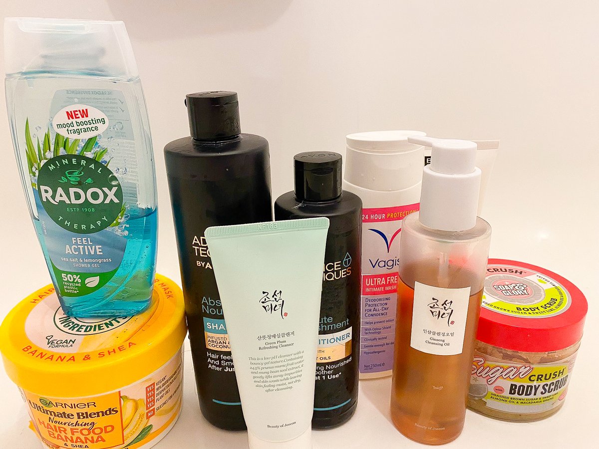 Just_Sarah_xx's tweet photo. My shower routine on the left. His shower routine on the right 😂 

Don't get me started on skincare, I have a 14 product daily skincare routine, while he treats his skin with air🙄 https://t.co/8nRaIpWlGm