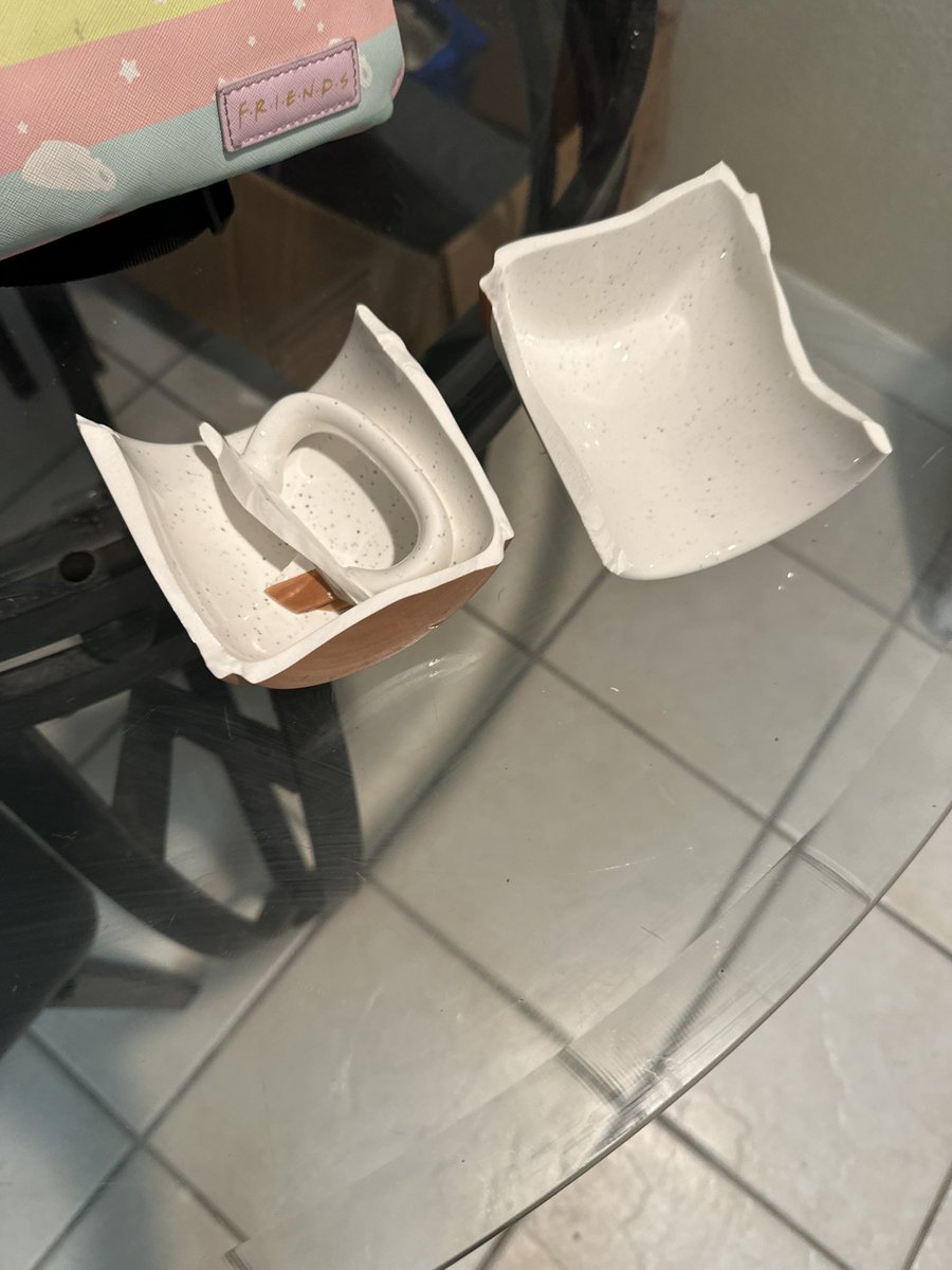 xiaolu1997's tweet photo. This cup represents how I feel in this environment. Half I want to stay &amp; half I want to leave to feel better off &amp; in peace with myself https://t.co/3AsDrkNhex