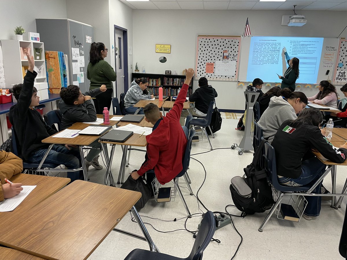 SThomas_SRMS's tweet image. Our 6th grade RLA dream team of @VChavez_HMS and @besparza_hms rolled out their reading and writing workshop today to make sure all Cavs are ready to crush their goals @Hernando_MS #chasing100 @LRocha_HMS