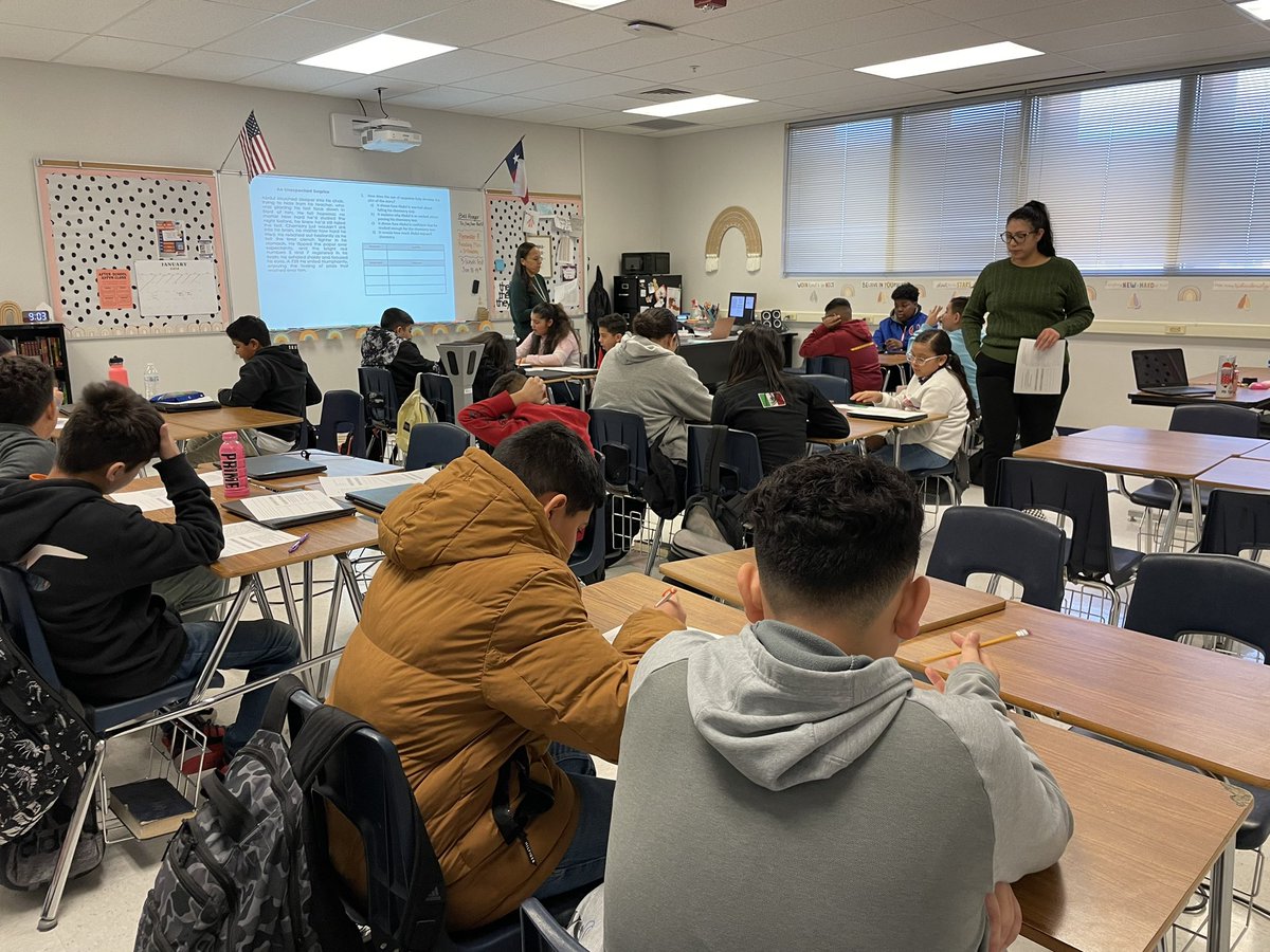 SThomas_SRMS's tweet image. Our 6th grade RLA dream team of @VChavez_HMS and @besparza_hms rolled out their reading and writing workshop today to make sure all Cavs are ready to crush their goals @Hernando_MS #chasing100 @LRocha_HMS