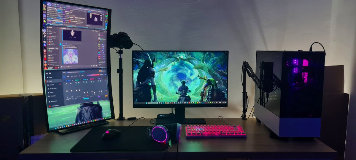Elunariz's tweet photo. It's slowly becoming something. I still have a few things to do and new monitors are on the way, as well as a new table, but for now I'm happy :)
.
.
.
.
.
.
#twitch  #pcgamingsetup #desksetup #tech #setupwars #nvidia #gamingchannel #custompc #computer #setupinspiration #setups https://t.co/HlemMzUKaV
