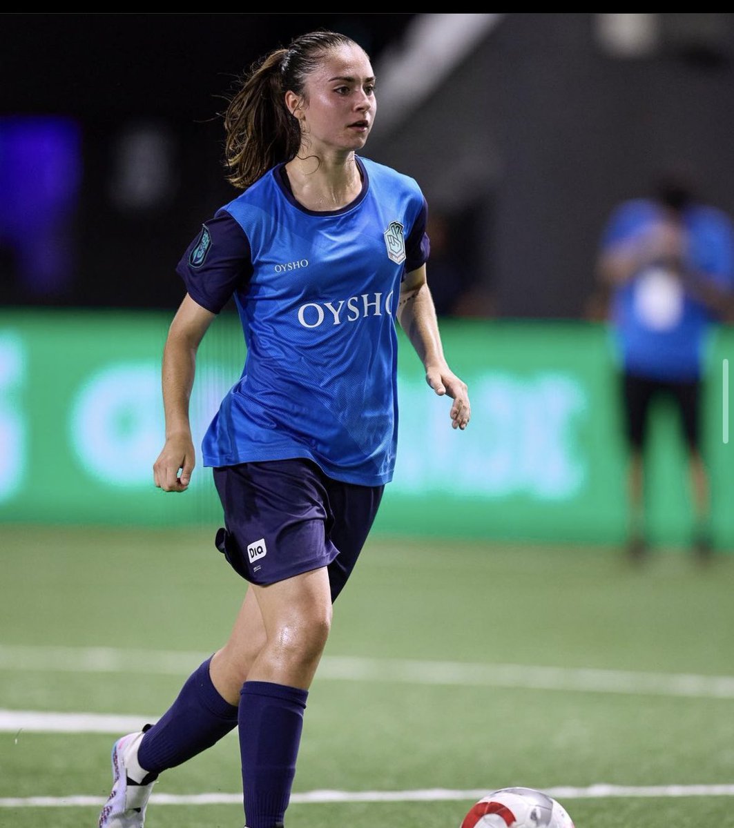 ACTUALIZACIÓN 📢

- La jugadora de El Barrio , Andrea Luna está en una fase de su recuperación donde estan agarrado más fuerzas y su recuperación va avanzando muy bien💪 Recordemos que Andrea no ha jugado desde el primer split. 

- En estos momentos está en una entrevista con