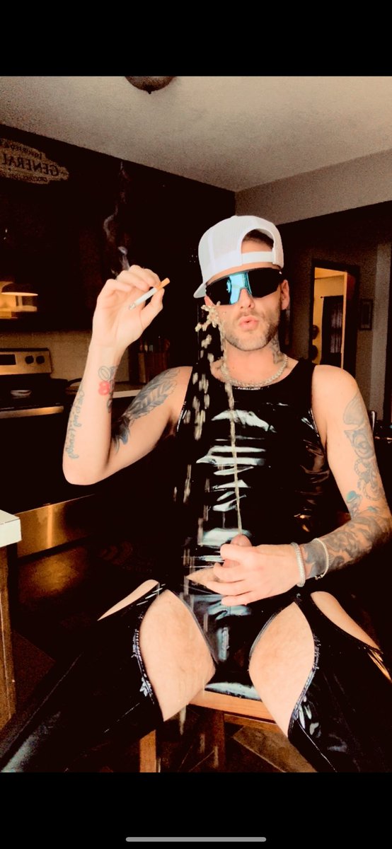 NDLeatherMan's tweet photo. Any fag boy subs thirsty? 😈#drinkmypiss #alphapiss #pvcsmoke #masteroffilth #alphamale #findommaster https://t.co/wlbmSMiP0B