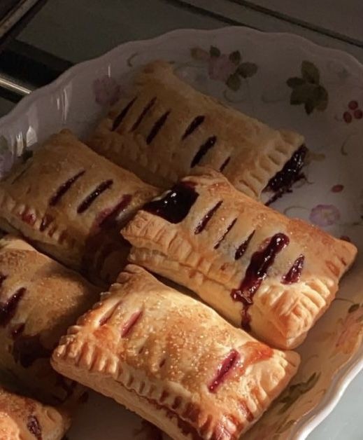 rainbow_explode's tweet image. Pie 🥧🍓