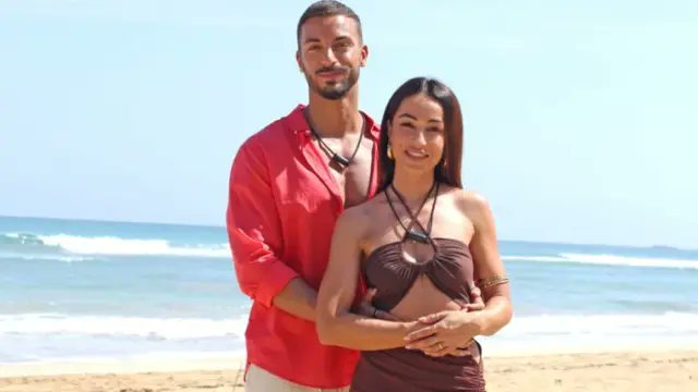 expedientevilla's tweet photo. Dice Ana que Borja se parece a Maluma... Joder yo le veo parecido con Joselu... #laisladelastentaciones1 https://t.co/OTmhTbPRHR