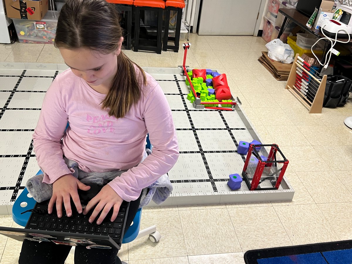 PeeplesDawn's tweet photo. WS Engineers are busy planning, designing, building, and coding their team ‘BOTS’ for upcoming Robotics competitions. The learning is off the charts and so exciting!!!! #WSRobotics #cabotstem https://t.co/bGjtlKQeD8
