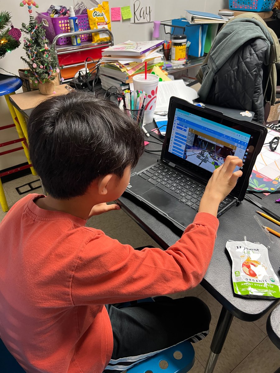 PeeplesDawn's tweet photo. WS Engineers are busy planning, designing, building, and coding their team ‘BOTS’ for upcoming Robotics competitions. The learning is off the charts and so exciting!!!! #WSRobotics #cabotstem https://t.co/bGjtlKQeD8