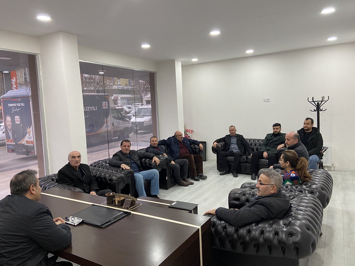 Haftalık olağan ilçe yürütme kurulu ve mahalle başkanlarımız ile toplantımızı gerçekleştirdik. Gündemdeki konularla ilgili istişareler de bulunduğumuz toplantımız şehrimize ve partimize hayırlara vesile olmasını diliyoruz.
