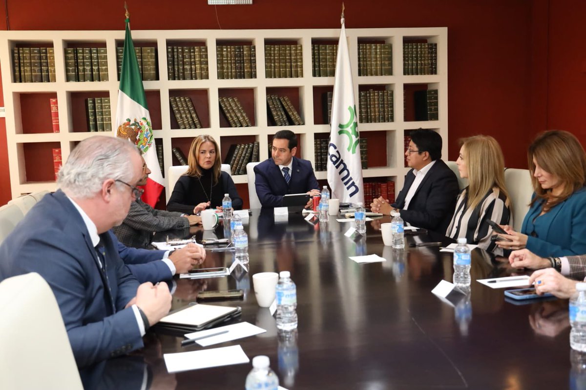 CONCAMIN's tweet photo. La #CONCAMIN aboga por la promoción de políticas y acciones que fortalezcan a la familia como unidad fundamental para el desarrollo sostenible. Apreciamos el compromiso de todos en este tema y reiteramos nuestro compromiso de trabajar de la mano con todos los actores para garantizar un futuro en el que todas las familias puedan florecer y contribuir positivamente al bienestar de la humanidad.
