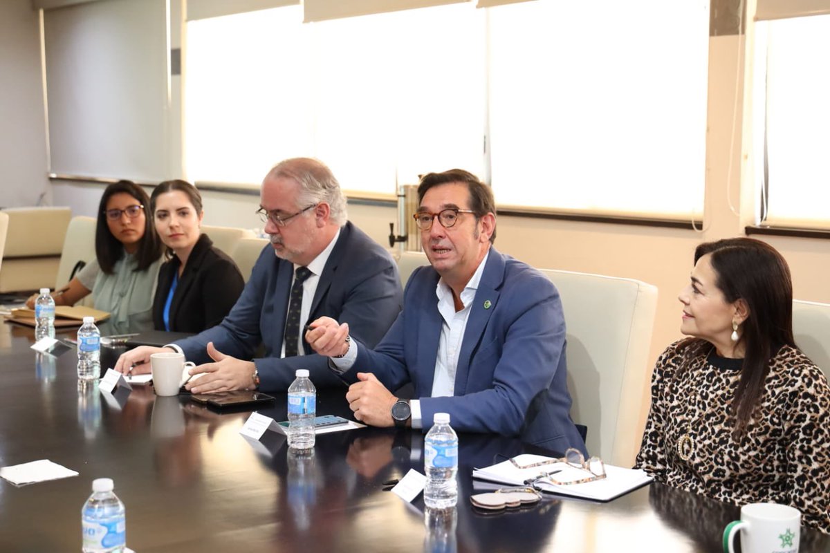 CONCAMIN's tweet photo. La #CONCAMIN aboga por la promoción de políticas y acciones que fortalezcan a la familia como unidad fundamental para el desarrollo sostenible. Apreciamos el compromiso de todos en este tema y reiteramos nuestro compromiso de trabajar de la mano con todos los actores para garantizar un futuro en el que todas las familias puedan florecer y contribuir positivamente al bienestar de la humanidad.