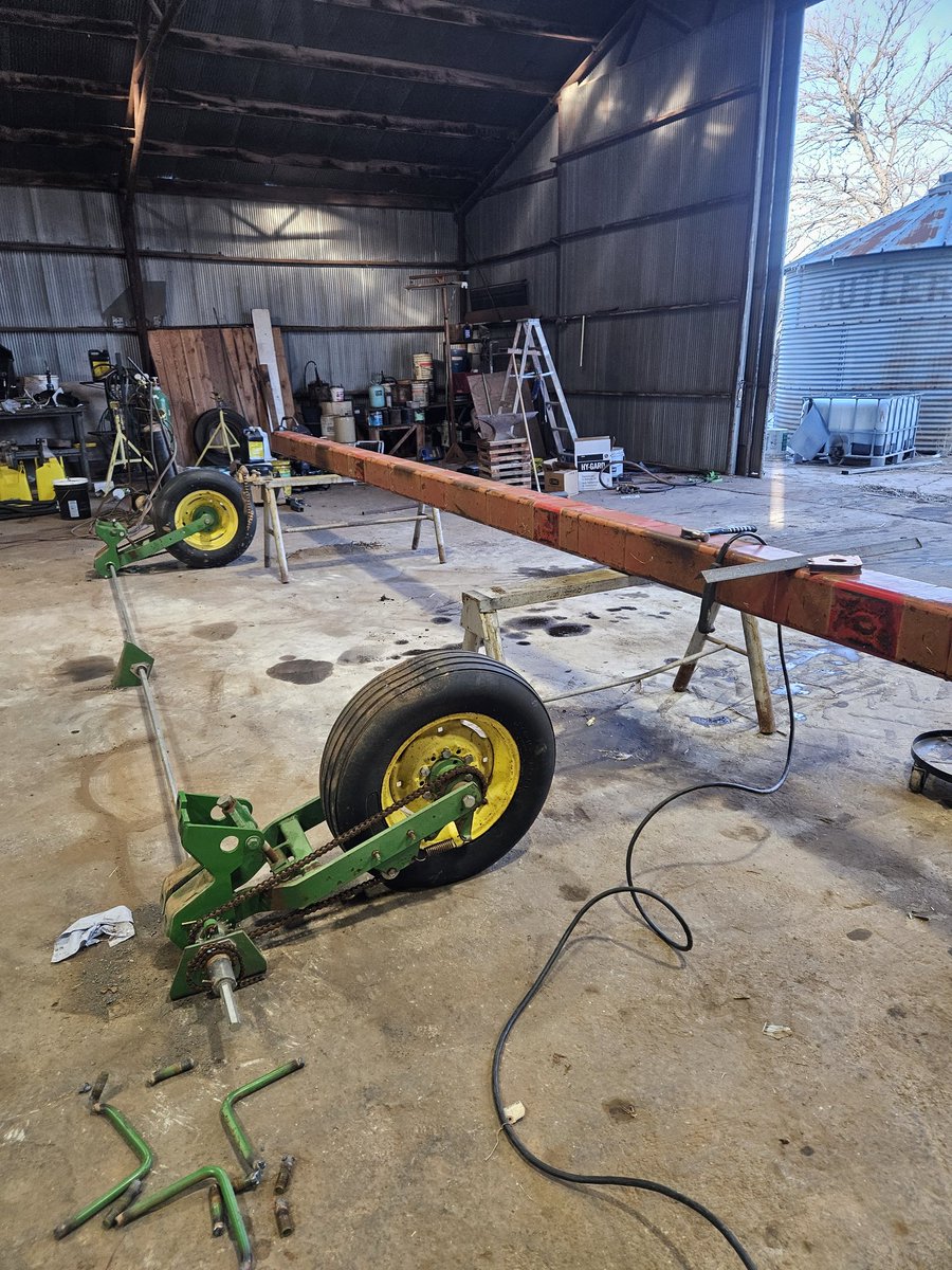70Wolff's tweet photo. Going back together, new tube https://t.co/e2cEtAA4Gu