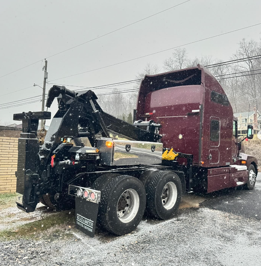 Jim made a quick delivery last Saturday before the snowstorm. Congratulations to Florez Trucking on their brand-new Homes DTU. Thank you for your business!

#builtbyjimpowers #elizabethtruckcenter #millerindustries #therealdeal #etctowsales #DTU #wreckersforsale #customtowtrucks