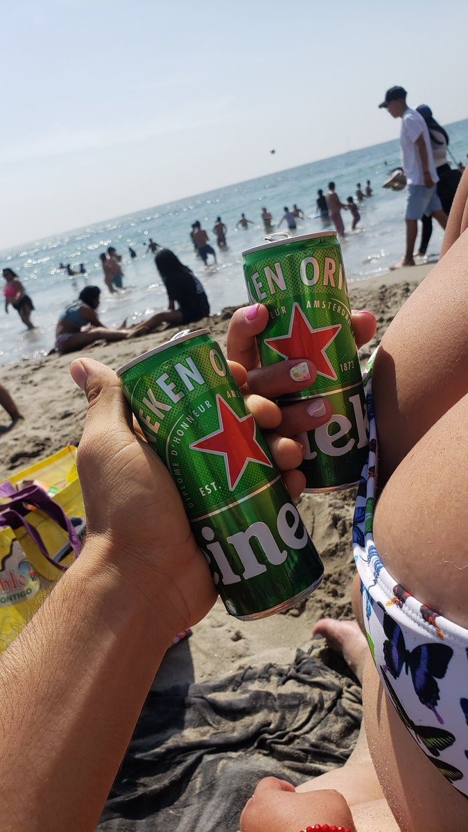 ElBBpolla's tweet photo. No aguantamos el calooooooor y vinimos un ratito a la Playita 🥵🏖🍻 @Rubylu72718849 CHELITAS, TETAS Y PLAYA ☀️☀️☀️☀️☀️ #summer #playita #bigbbobs #birra https://t.co/EQnsWgdBG5