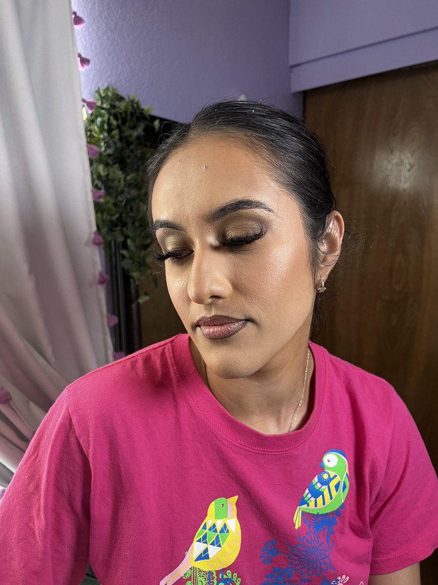 dylan_sakuma's tweet photo. PSA!! I am a Makeup Artist! I’m now booking for 2024! Perfect for any event ex: wedding,bday, dance etc so message me to book! But even if not maybe you could just Rt to help a young transgender artist with her bookings 🥺🖤 ok ily thank you for listening! https://t.co/f9bqQOsPxT