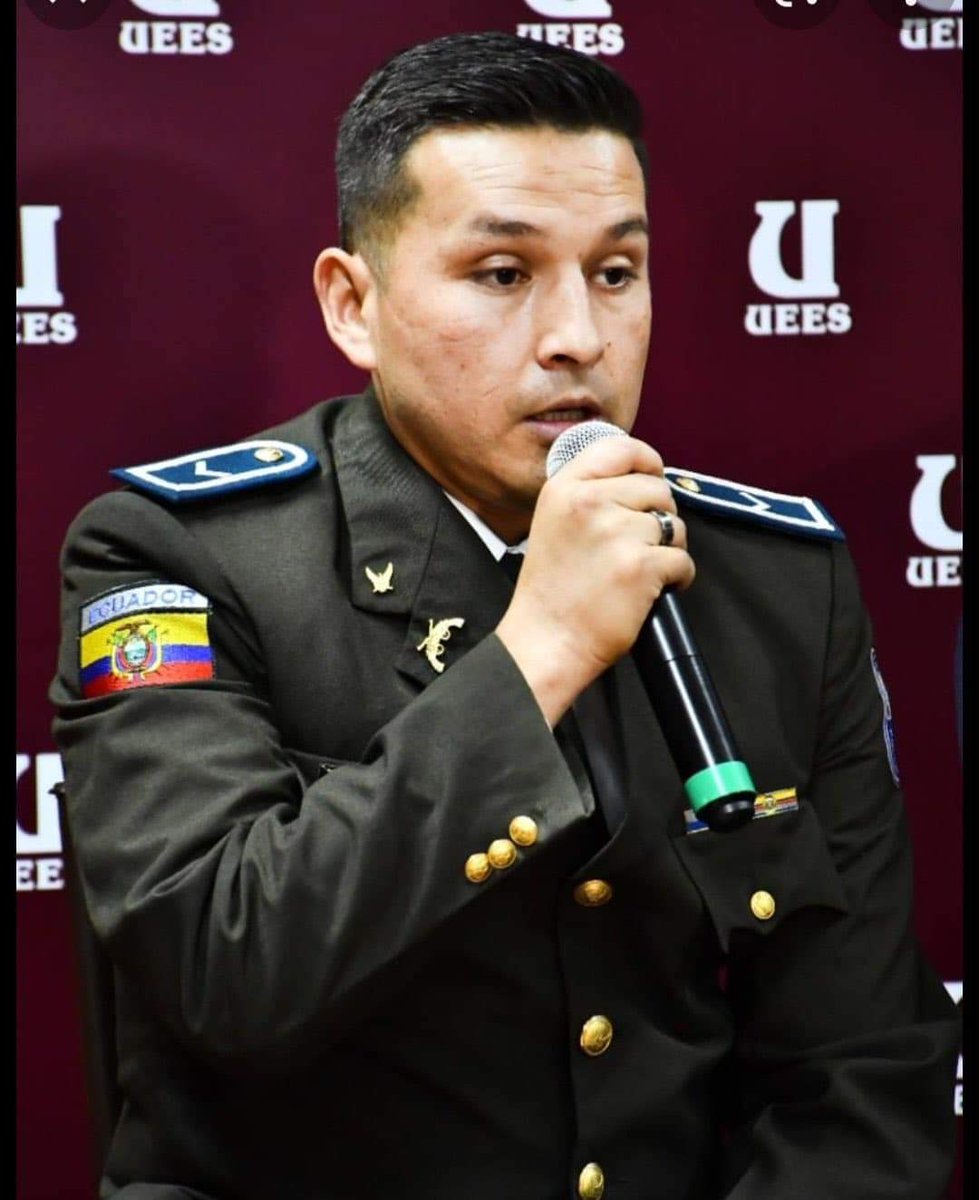 SomosLaPrensaEc's tweet photo. 🚨 #Urgente | El policía imbabureño Santiago Olmedo, inocente, la Corte Nacional de Justicia dictaminó que Olmedo actuó en legítima defensa, anulando la sentencia de 13 años impuesta previamente. Olmedo, al conocer la noticia, reafirma su compromiso. https://t.co/MGmnLjsAJe