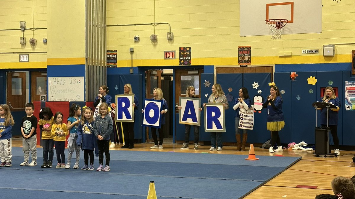 OquenockWI's tweet photo. Teacher games, student games, visit from the lion and so much more! Oquenock Rocks! #WIproud
#watchusRoar #WestIslipStrong #theNockRocks @AmandaHarvey04 @RomanelliPaul https://t.co/iajHCI2zXZ