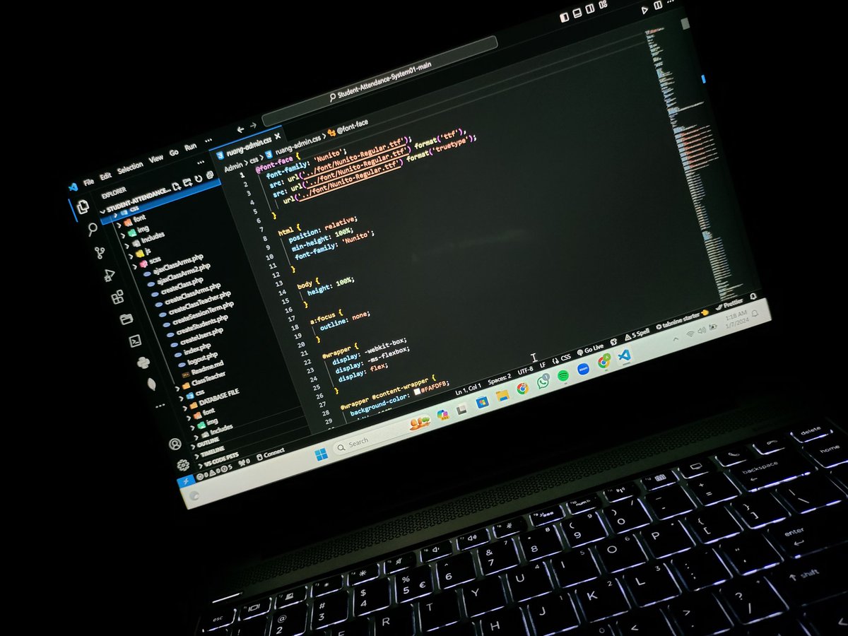 theclosetexpres's tweet image. Maybe yesterday it's not a happy ending; not that today will be also like that. Night y'all.
#HappyCoding