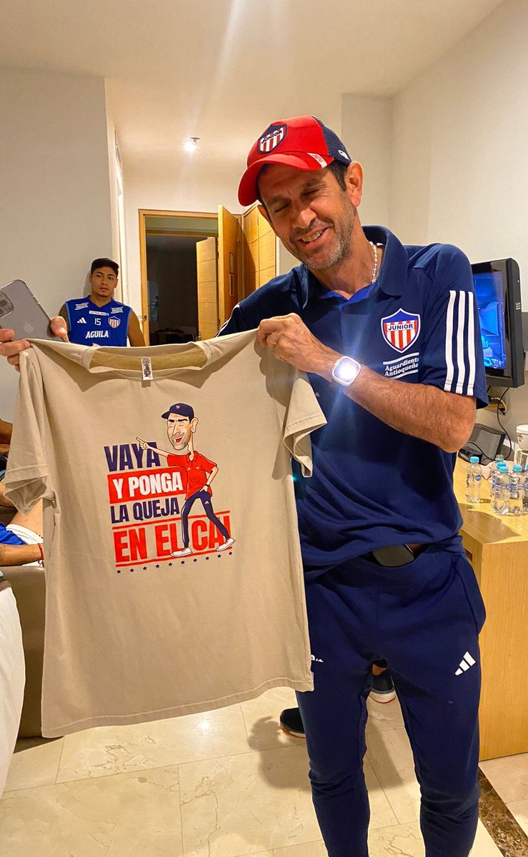 Un detalle para el profe @ArturoReyesM10 ¿Cómo te parece <a href="/MelisaMarArtuz/">Melissa Martinez</a> ? Jajaja.. <a href="/ligreart/">Ligre</a> <a href="/JuniorClubSA/">Junior FC</a> <a href="/ESPNColombia/">ESPN Colombia</a> <a href="/WinSportsTV/">Win Sports</a> <a href="/SC_ESPN/">SportsCenter</a> #juniordebarranquilla #juniortupapa