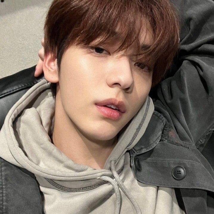davsyjw's tweet photo. Hello everyone, my name is zayn, and i'm looking for more moots and friends

• — zayn's info . . .
he/him, 08', filo, not new to #stantwt #kpoptwt 

— i stan enhypen, txt and bts but any fandoms are welcome!

♡ / ↻ to spread &amp; to be moots https://t.co/sjRG6mS1UO