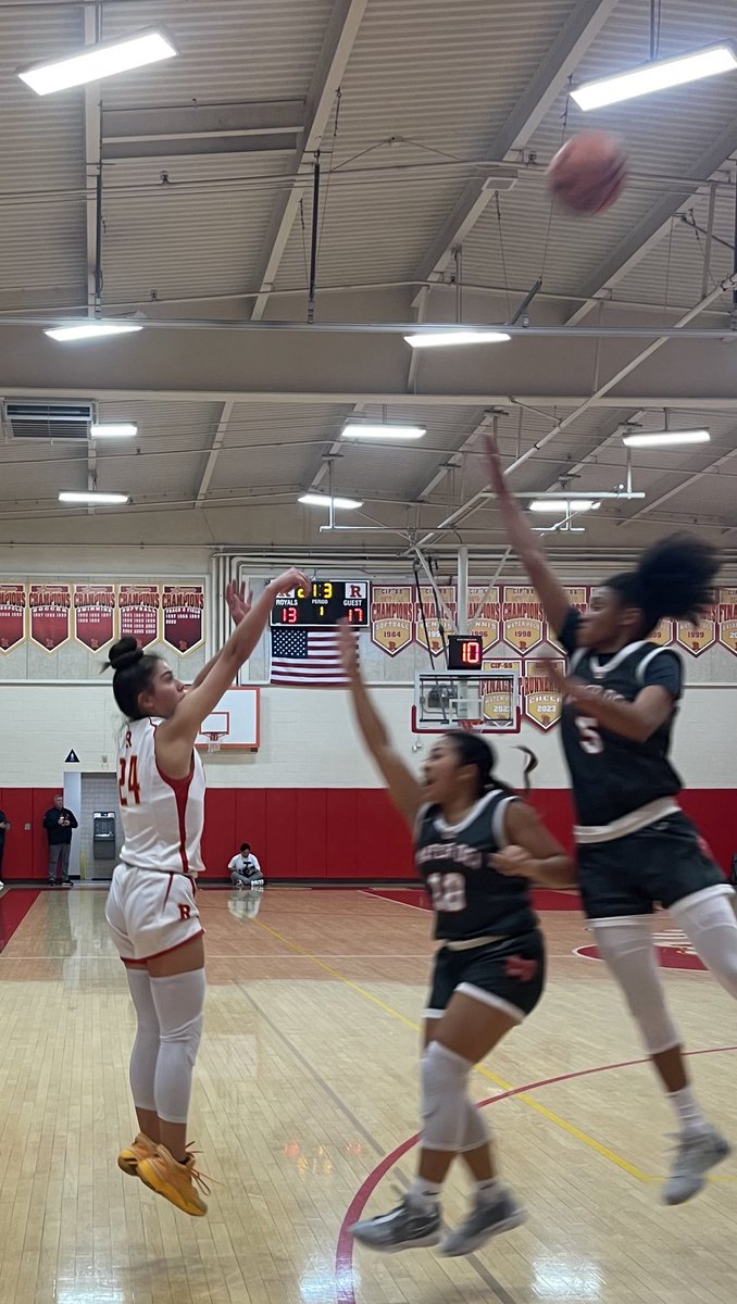 rosarysports's tweet photo. This three from Borgelt made the score 17–16 MD at the end of the first quarter. Borgelt had 6 in the quarter, Clarke 10. https://t.co/fWJWSHk0VP